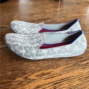 Rothy’s The Loafers in Grey/White snakeskin Pattern + Blue Stripe, Size 8